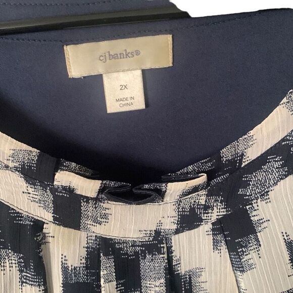 Pre Owned Women’s CJ Banks Sleeveless Blouse Geometric Blue White Sz XXL - Picture 9 of 10